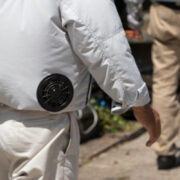 空調服を着た男性