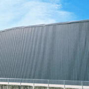 工場の外観　カバー工法