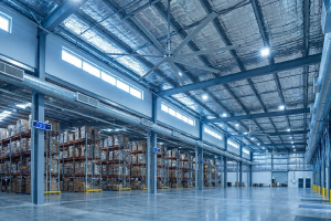 暑さ対策を施した倉庫内