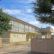 老朽化した学校