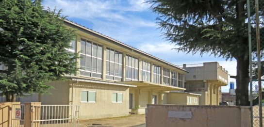 老朽化した学校